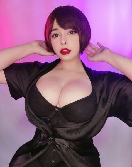 丰满双乳秘书被老板狂揉捏hd_高清完整视频